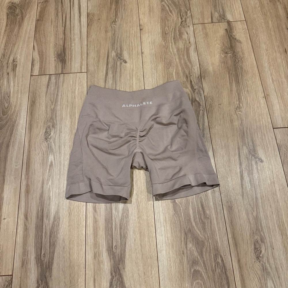 Alphalete contour amplify